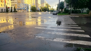 В рамках нацпроекта «Инфраструктура для жизни» на калужских дорогах установили шесть проекционных пешеходных переходов
