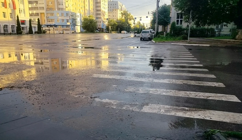 В рамках нацпроекта «Инфраструктура для жизни» на калужских дорогах установили шесть проекционных пешеходных переходов