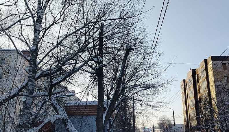 В Калуге продолжает идти снег