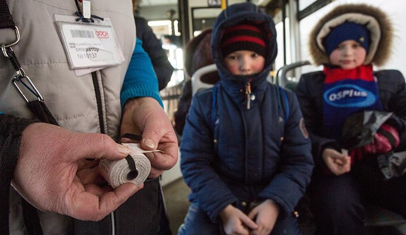 В Калуге решают, высаживать ли детей из транспорта