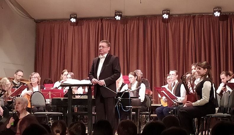 Директора калужской школы искусств №1 чествовали в Доме музыки