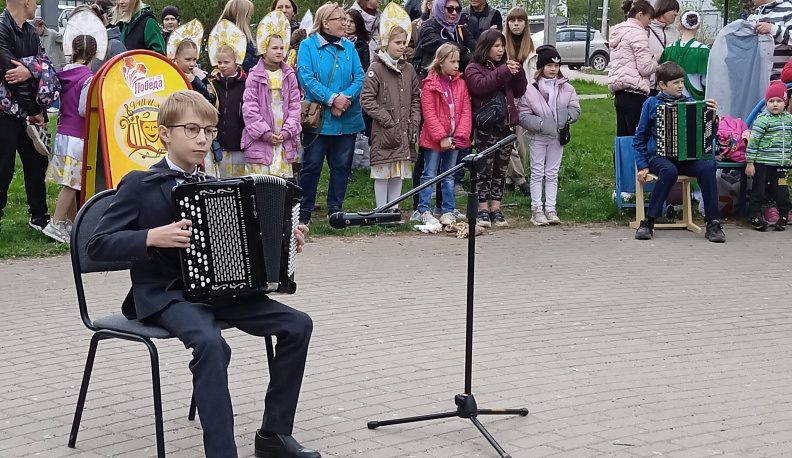 В преддверии 78-й годовщины Победы в калужском микрорайоне «Кубяка» состоялся праздничный концерт