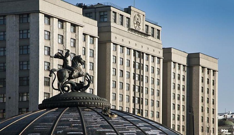 Анатолий Артамонов поздравил коллег с Днем парламентаризма