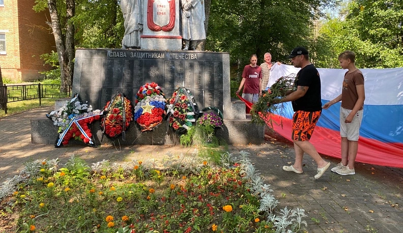 Ко Дню российского флага в Думиничском районе прошёл патриотический автопробег