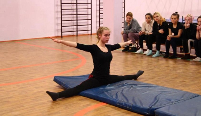 В Людиновском индустриальном техникуме прошел культурно-спортивный праздник «Мисс-Фитнес»-2021