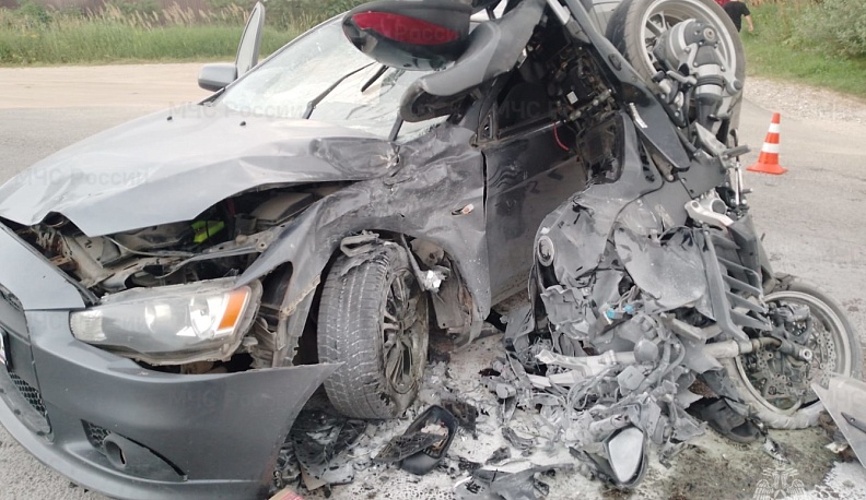 В Дзержинском районе легковушка «Митцубиси» столкнулась с мотоциклом