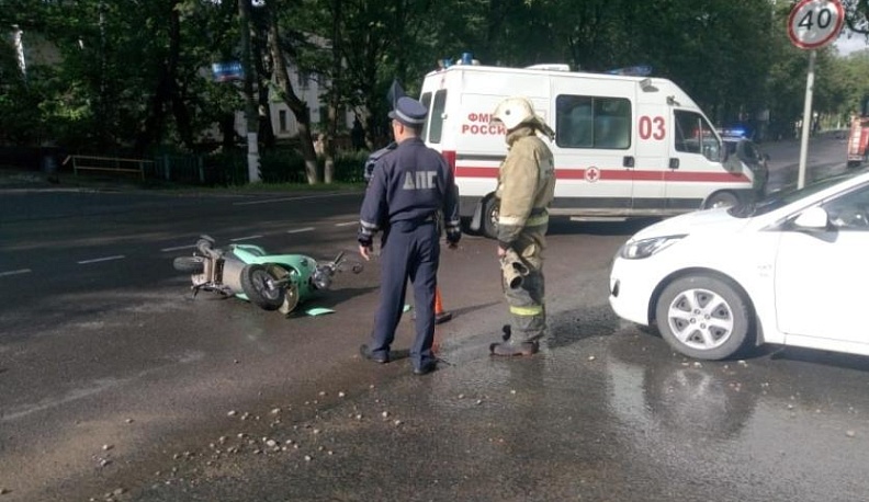 В Калужской области скутер столкнулся с автомобилем