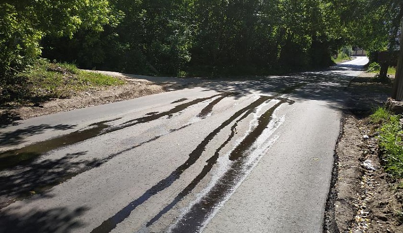 Родник посреди дороги…