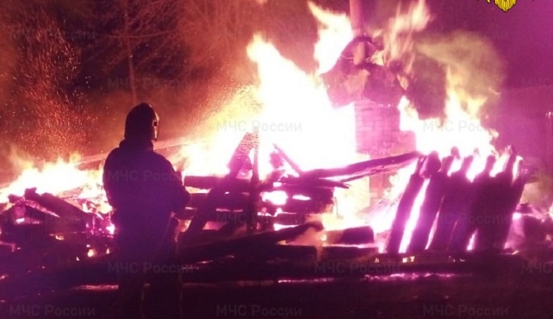 В Калужской области сгорел сарай