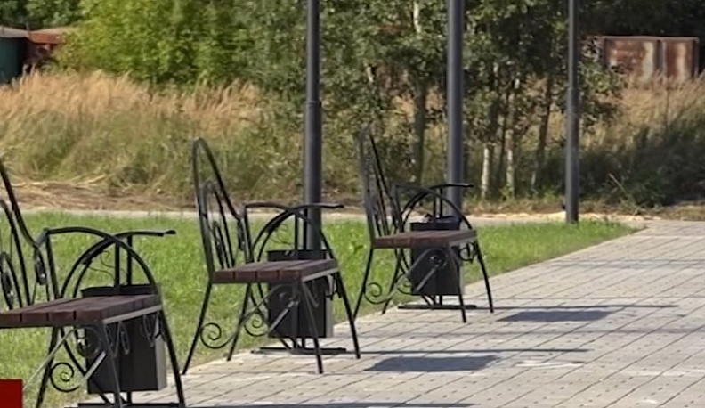 В Бабынино ОНФ выявил недостатки благоустройства нового парка