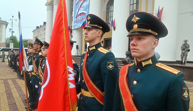 В Калуге прошел смотр строя и песни среди юнармейцев и учеников кадетских классов