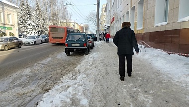 Жители Калуги выразили пожелание коммунальщикам лучше чистить от снега тротуары
