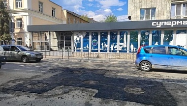 По просьбе калужанина на улице Суворова починили люки
