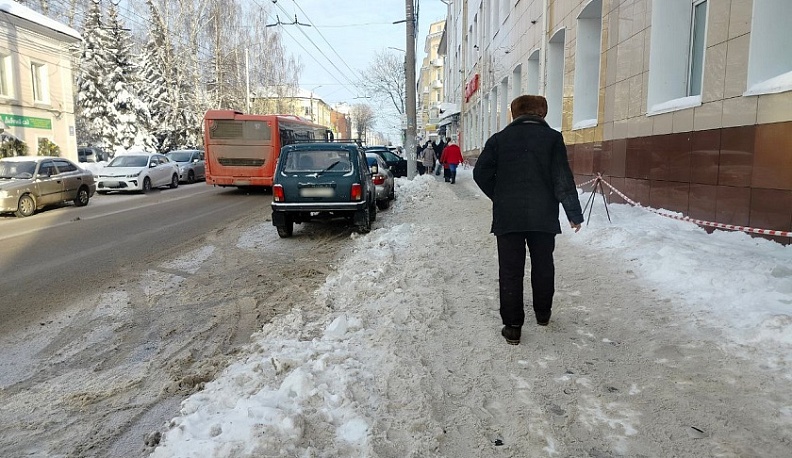 Жители Калуги выразили пожелание коммунальщикам лучше чистить от снега тротуары