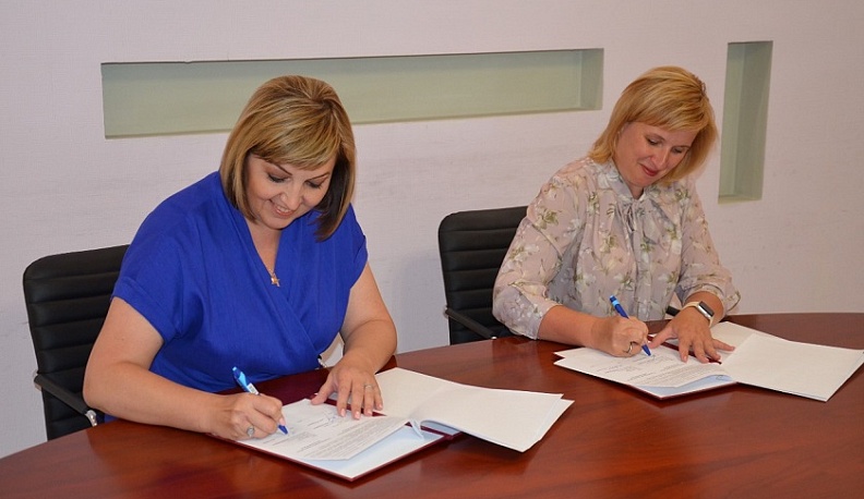 В Калуге подписано соглашение о сотрудничестве между Общественной палатой и аппаратом Уполномоченного по правам ребенка области