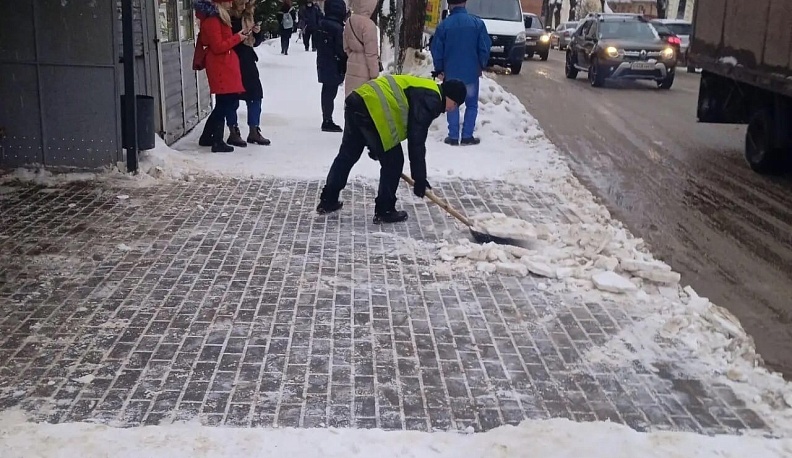 Из-за оттепели в Калуге изменили технологию уборки снега