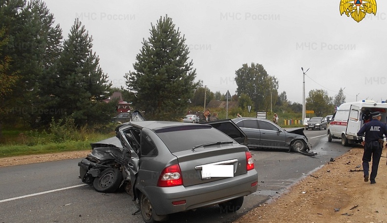 В Калужской области в столкновении «БМВ» и «Лады» пострадал 22-летний парень