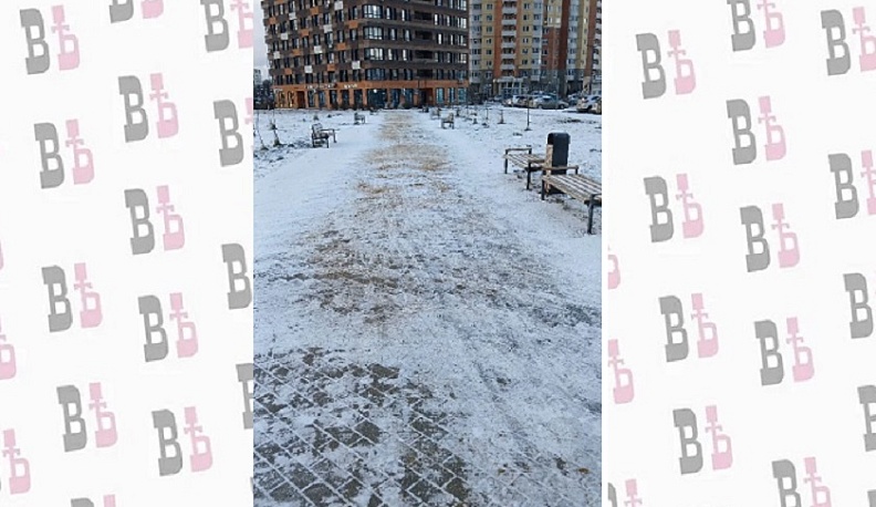 По просьбам жителей в Обнинске обработали тротуар от наледи