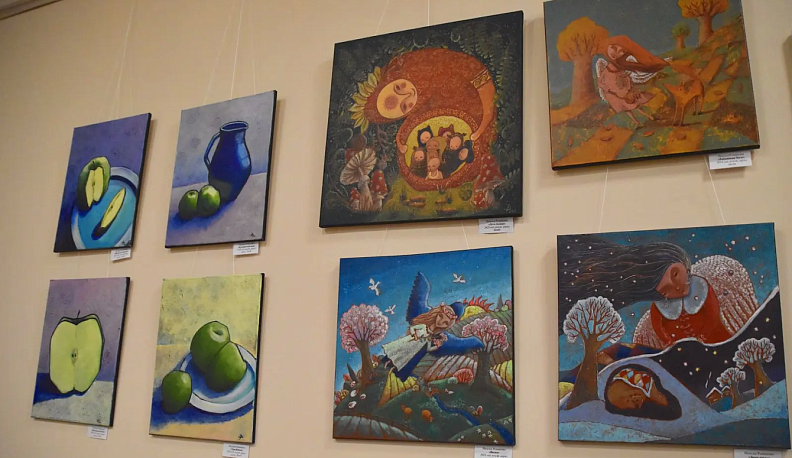 В Людинове открылась выставка брянских художников "Между небом и землёй"