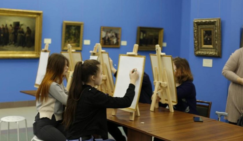 К летним каникулам Калужский музей изобразительных искусств готовит детские онлайн-программы 