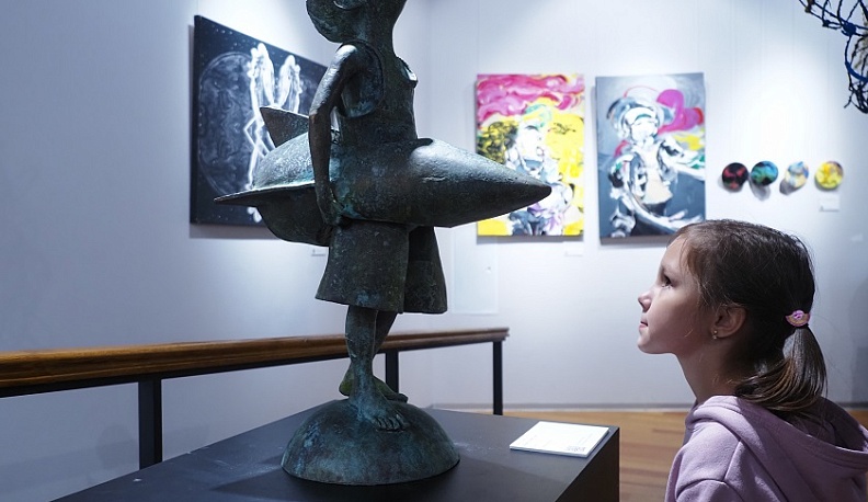 В Калуге открылась выставка «Зодчие Вавилонских башен»