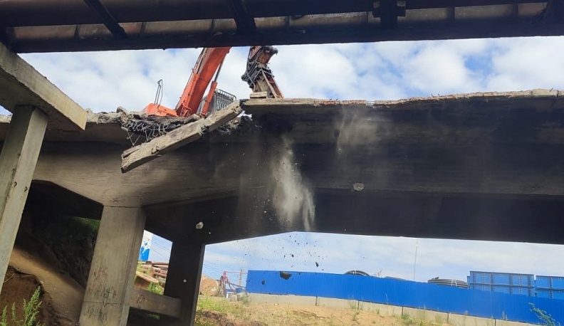 В Калуге на Синих мостах строители начли разбирать первый путепровод