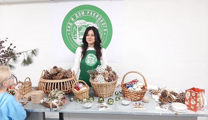 В Тарусе мастерили предметы декора из шишек румелийской сосны