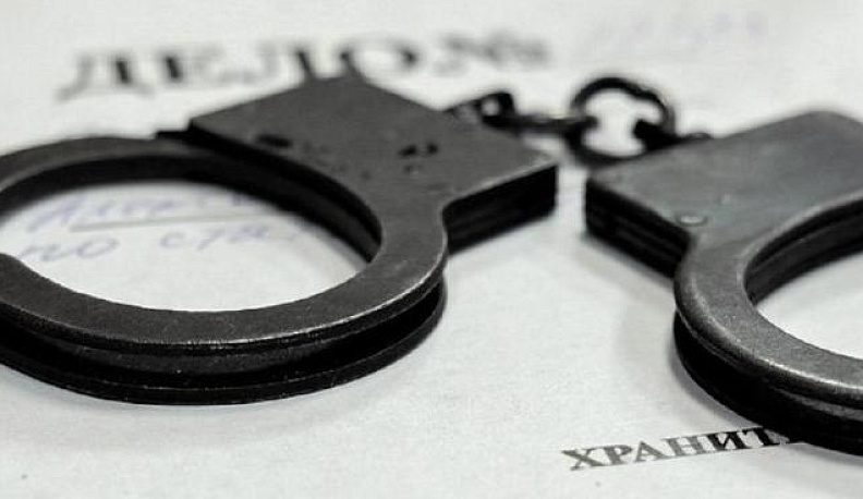 В Обнинске мужчина устроил пожар в подъезде и напал на жильцов с арматурой и топором