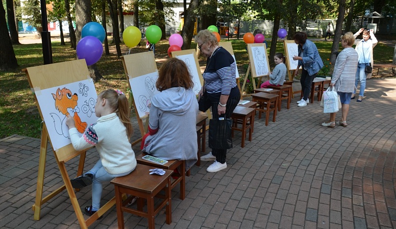 В парке культуры и отдыха Калуги выступают воспитанники детских школ искусств