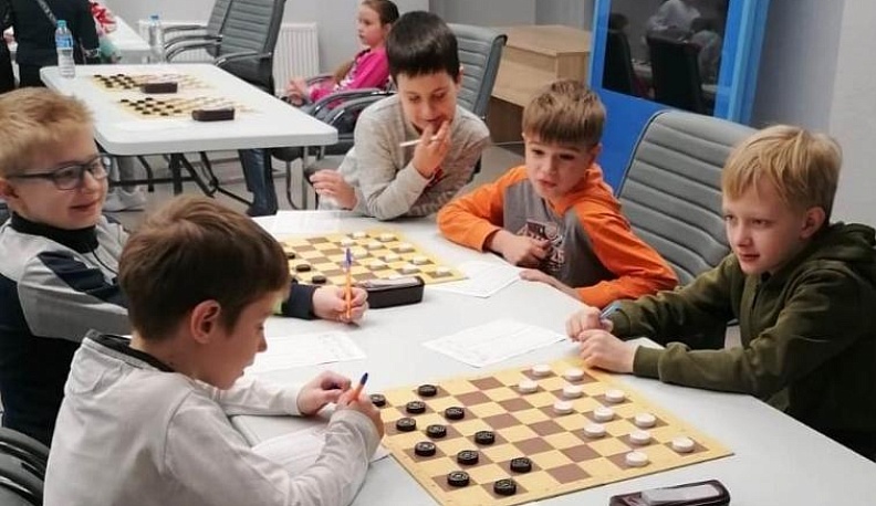 В Калуге проходят чемпионат и первенство ЦФО по шашкам