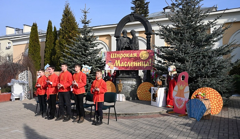 В Калуге начали отмечать Масленицу