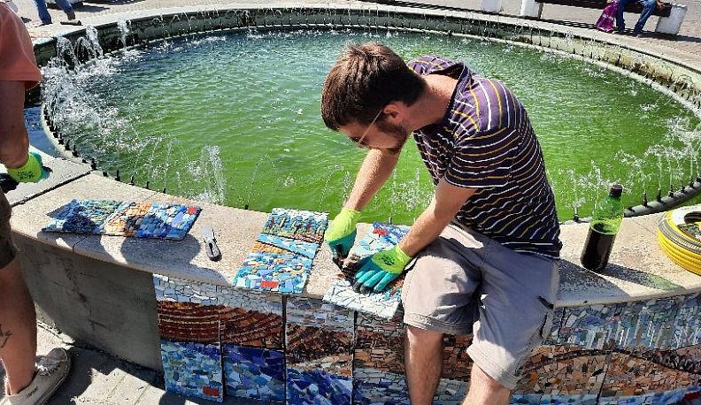 Городской  фонтан в Тарусе украсили «Времена года»