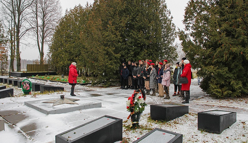 В Жиздринском районе почтили память Неизвестного солдата