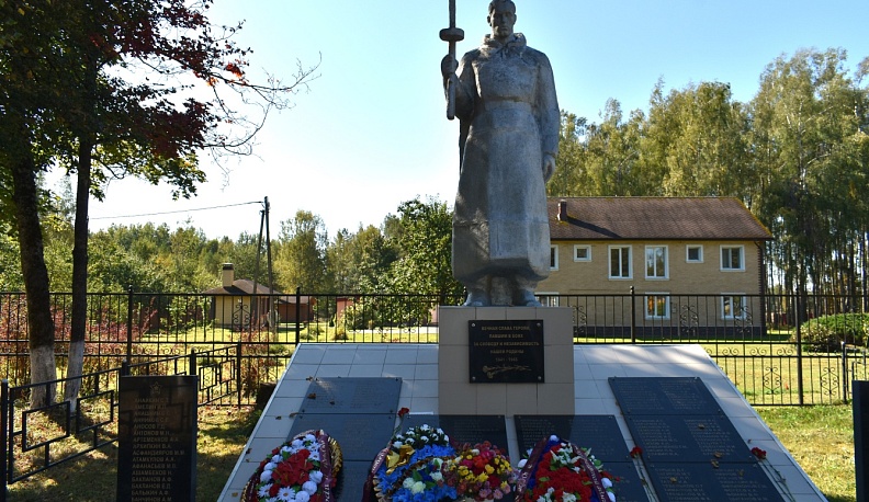 Кировчане почтили память воинов, павших за освобождение района