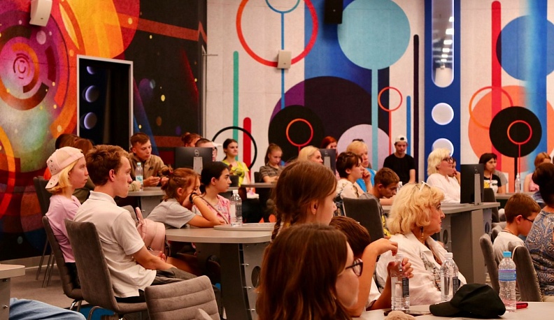 Актёр Ярослав Жалнин встретился с калужскими школьниками