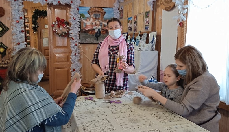 В калужском Доме мастеров сделали рождественскую козу