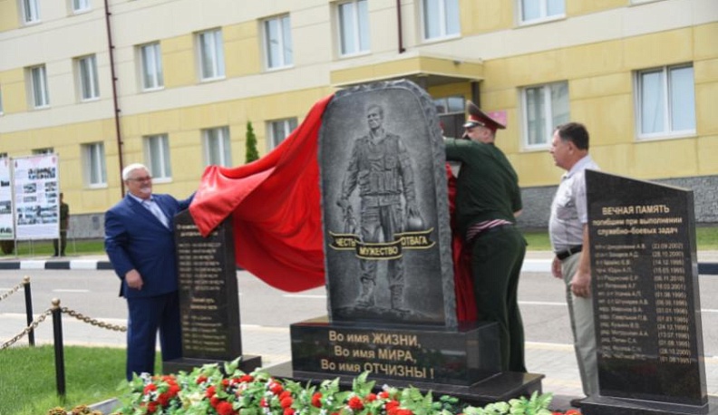 Росгвардейцы увековечили память погибших сослуживцев