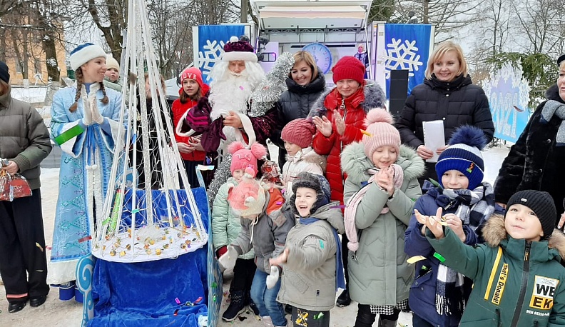 Детский омбудсмен Ирина Агеева привезла подарки мосальским детям
