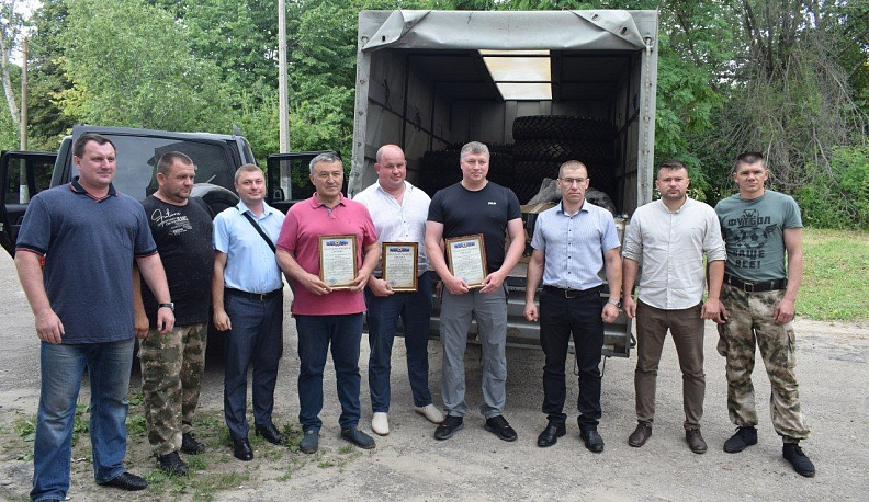 Глава Первомайска вручил калужанам благодарственные письма за помощь городу