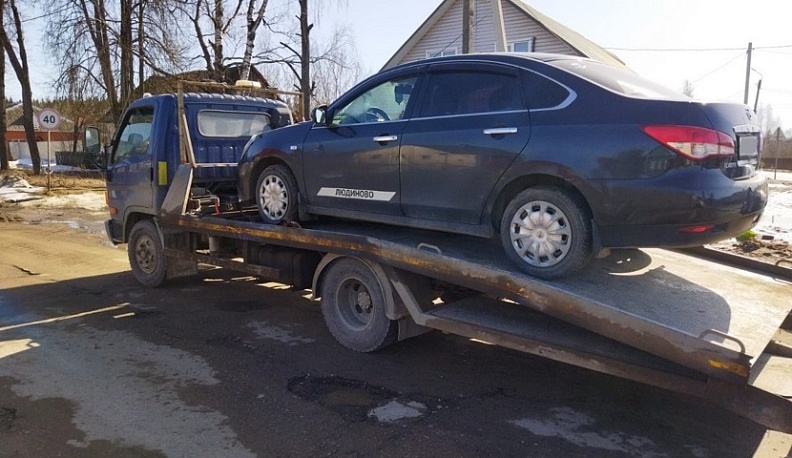 В Калужской области у нелегального таксиста изъяли машину