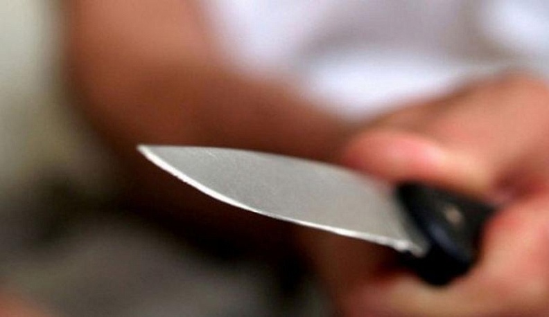 В Кирове мужчина получил пять ударов ножом от собутыльника