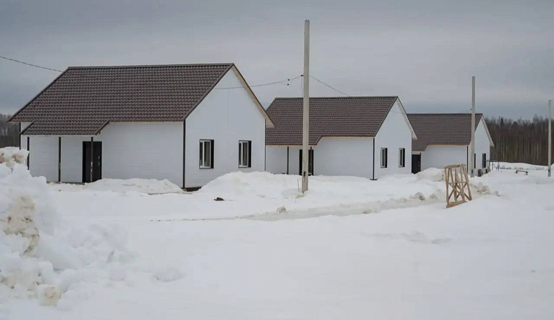 Владислав Шапша посетил строящийся поселок для работников местных агропредприятий в Медынском округе