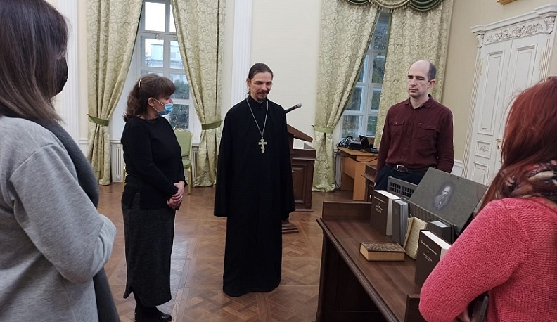 Калужанам показали Евангелие Достоевского