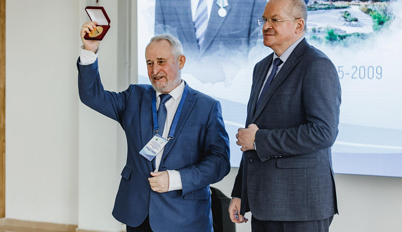 К 100-летию Александра Иванова в Калужской области выпустили юбилейную медаль