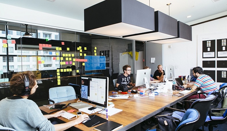 Госдума предложила крупным иностранным IT-компаниям создать филиалы в России