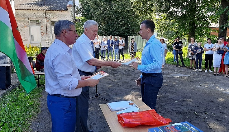 Молодым специалистам Людинова вручили дипломы об окончании техникума