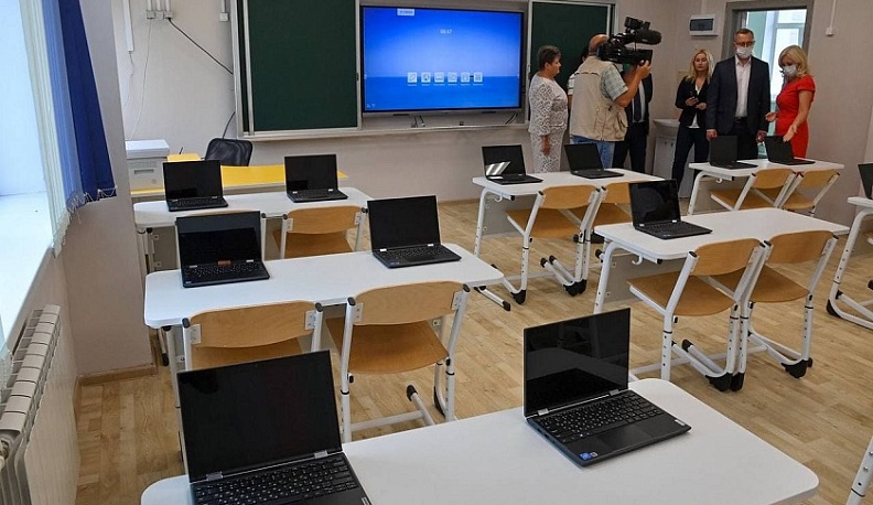 Владислав Шапша посетил школу и детский сад в Перемышльском районе