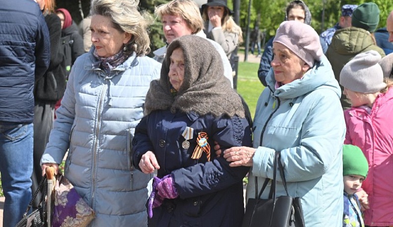 Калужане почтили память героев Великой Отечественной войны у Могилы Неизвестного Cолдата 
