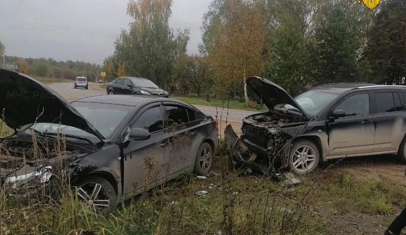 В Боровском районе при жесткой аварии на встречке пострадали люди