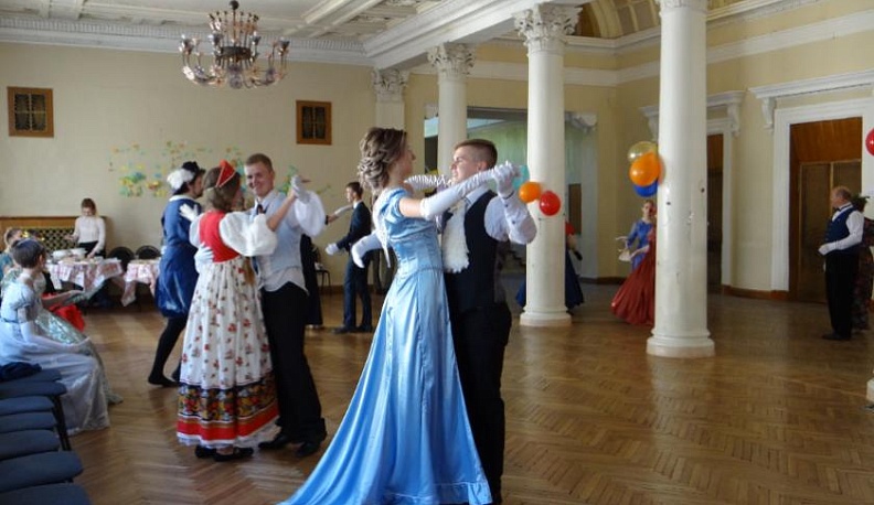 Танцоры из Обнинска, Калуги и Алексина съехались на бал